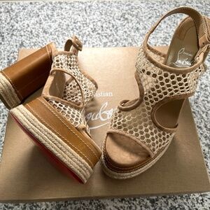 Almeja Terra Louboutin Platform Sandal